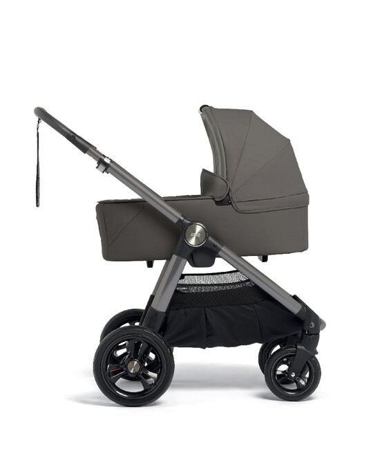 مجموعة مستلزمات أساسية أوكارو مع مقعد سيارة جوي آي-سبين 360 آي-سايز للأطفال الرضع أسود - 6 قطع image number 10